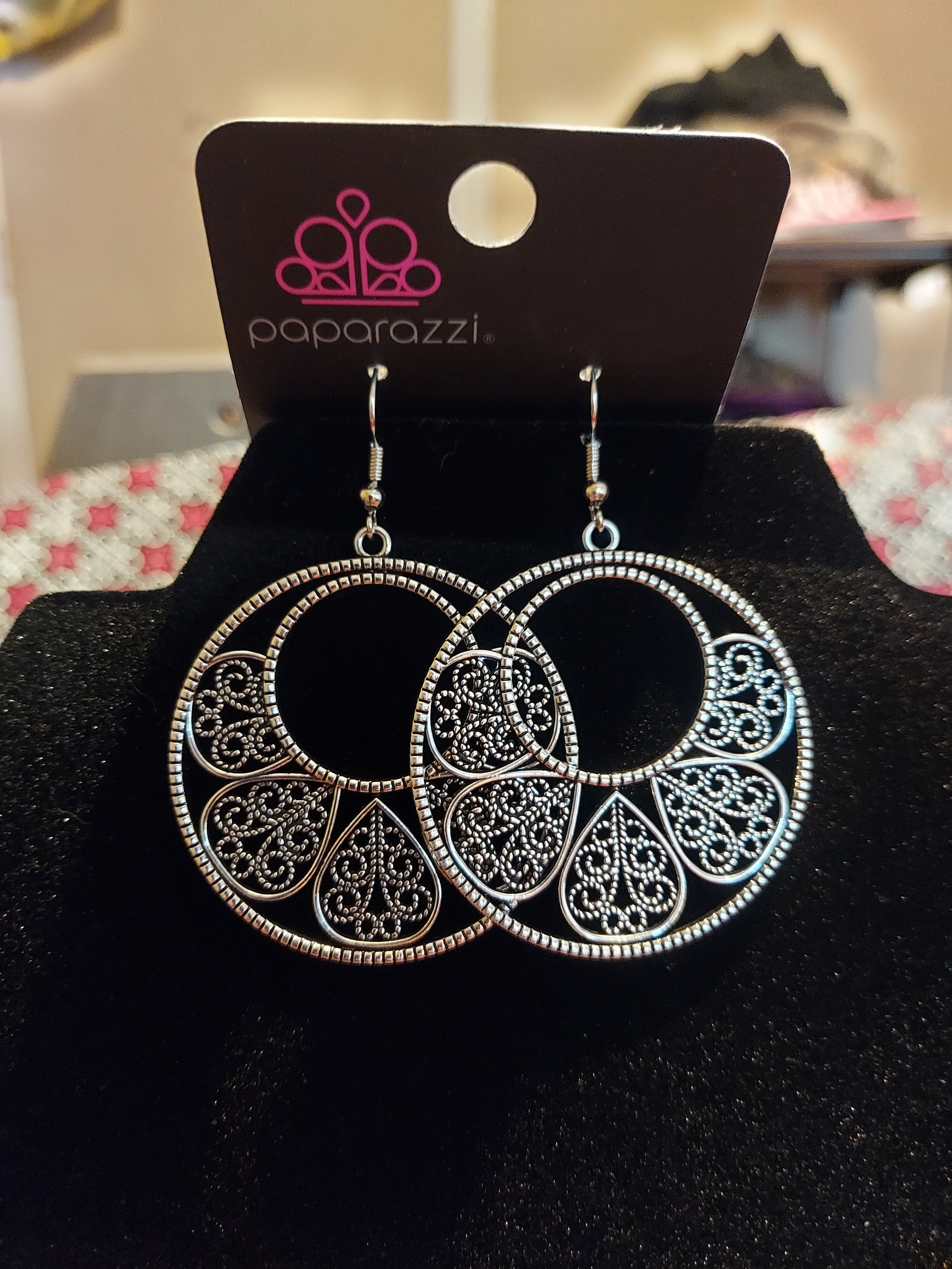 Paparazzi on sale petal earrings